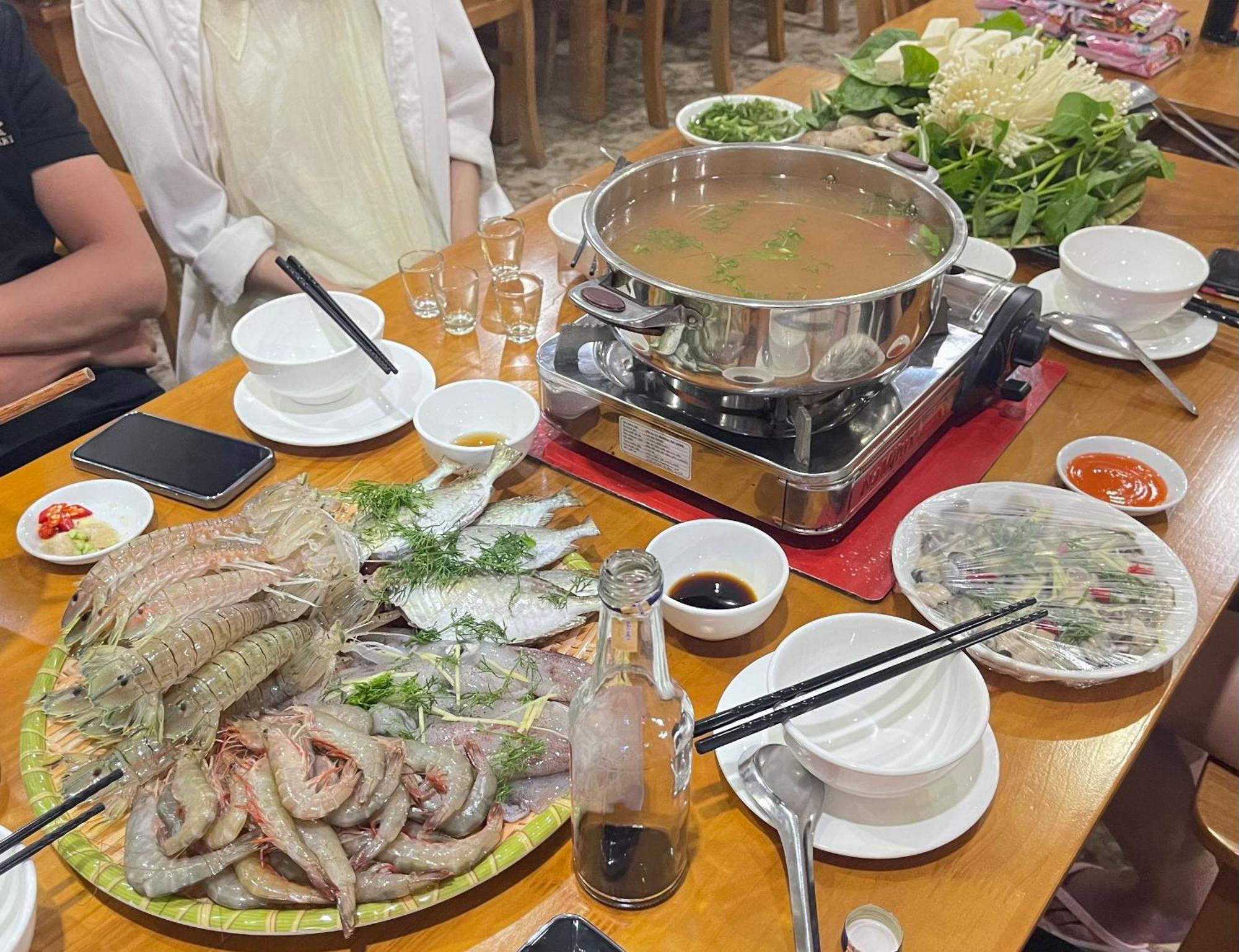 Phuong Dong Hotel Dong Khe Sau Esterno foto