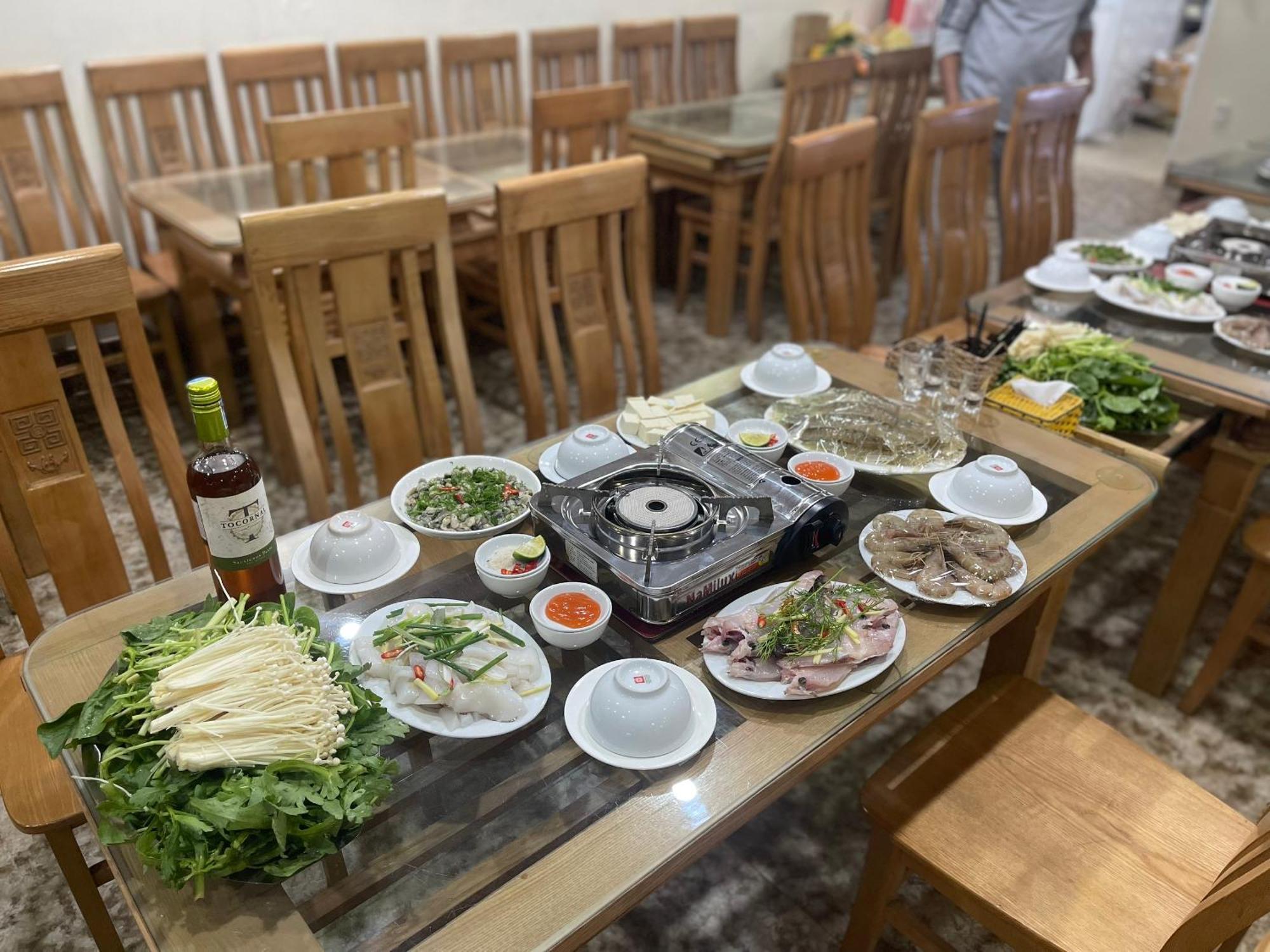 Phuong Dong Hotel Dong Khe Sau Esterno foto