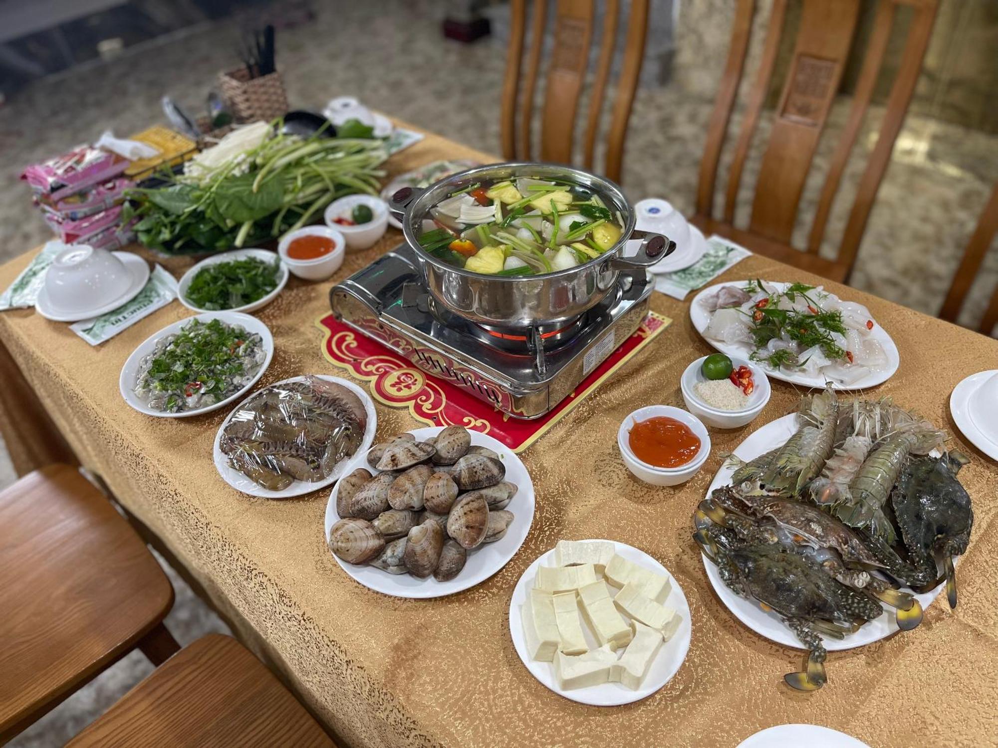 Phuong Dong Hotel Dong Khe Sau Esterno foto