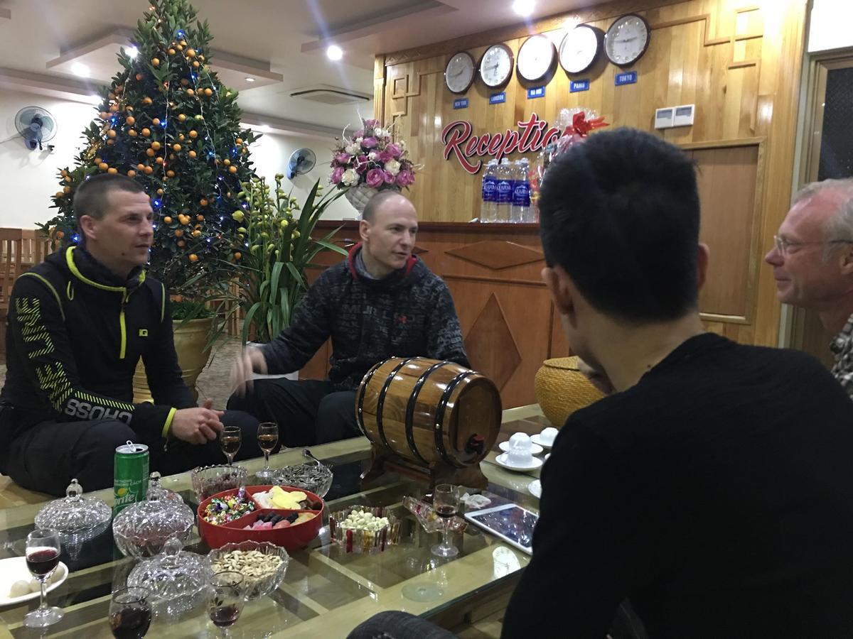 Phuong Dong Hotel Dong Khe Sau Esterno foto